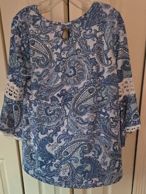 Women’s Blue Paisley Lace Stem& Vine-Trim Blouse